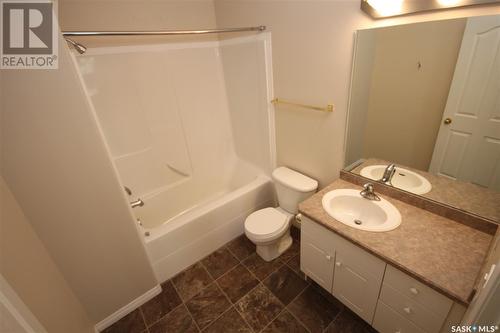 204 1901 Victoria Avenue, Regina, SK - Indoor Photo Showing Bathroom