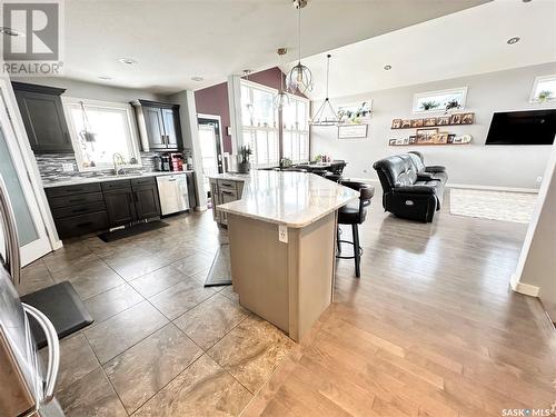 660 Barber Crescent, Weyburn, SK - Indoor Photo Showing Kitchen With Upgraded Kitchen