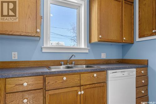 220 N Avenue S, Saskatoon, SK - Indoor Photo Showing Kitchen With Double Sink