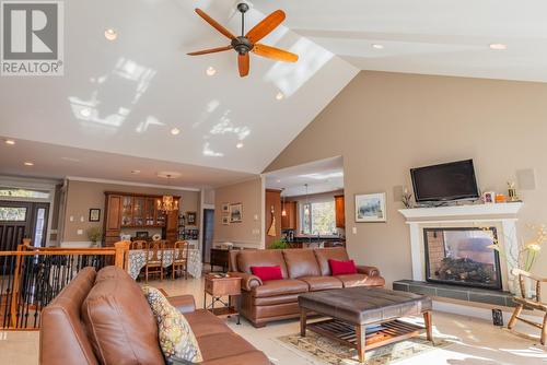 7126  3A Highway Unit# 48, Nelson, BC - Indoor Photo Showing Living Room With Fireplace