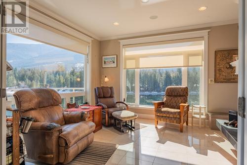 7126  3A Highway Unit# 48, Nelson, BC - Indoor Photo Showing Living Room