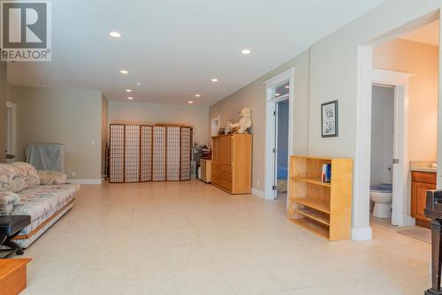 7126  3A Highway Unit# 48, Nelson, BC - Indoor