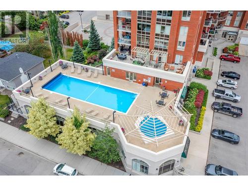 1160 Bernard Avenue Unit# 102, Kelowna, BC - Outdoor With In Ground Pool