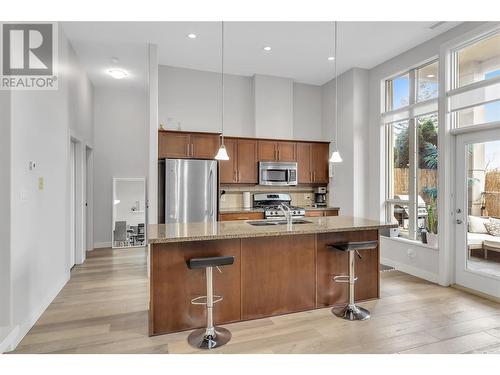 1160 Bernard Avenue Unit# 102, Kelowna, BC - Indoor Photo Showing Kitchen With Upgraded Kitchen
