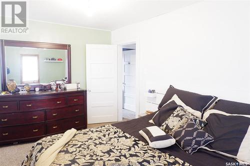 700 6Th Street W, Assiniboia, SK - Indoor Photo Showing Bedroom