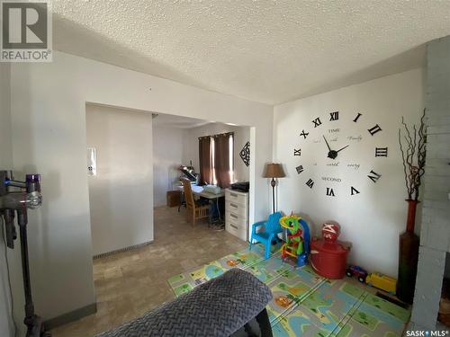 700 6Th Street W, Assiniboia, SK - Indoor Photo Showing Other Room