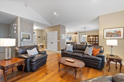 15001 Anderson Road, Gray Creek, BC - Indoor Photo Showing Living Room