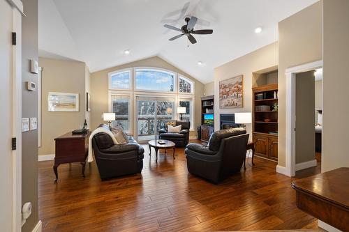 15001 Anderson Road, Gray Creek, BC - Indoor Photo Showing Living Room