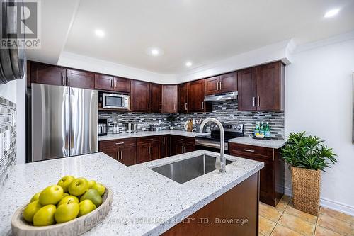 1256 Langley Circle, Oshawa, ON - Indoor Photo Showing Kitchen With Upgraded Kitchen