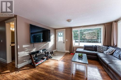6464 Giscome Road, Prince George, BC - Indoor Photo Showing Living Room
