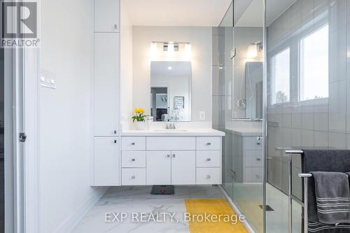 2A Chiltern Hill, Richmond Hill, ON - Indoor Photo Showing Bathroom