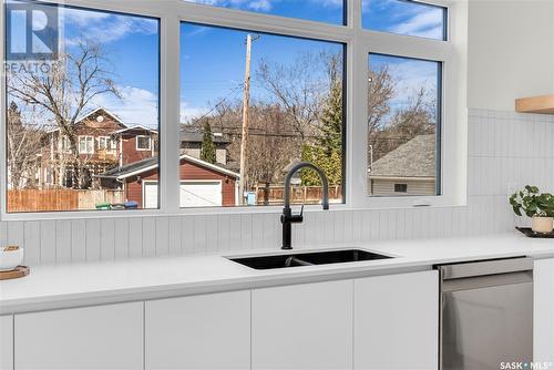 1027 13Th Street E, Saskatoon, SK - Indoor Photo Showing Kitchen With Double Sink With Upgraded Kitchen