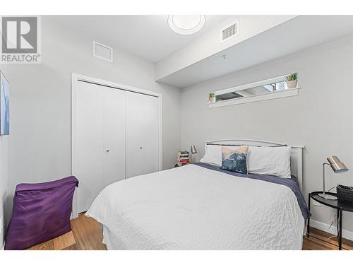 722 Valley Road Unit# 220, Kelowna, BC - Indoor Photo Showing Bedroom