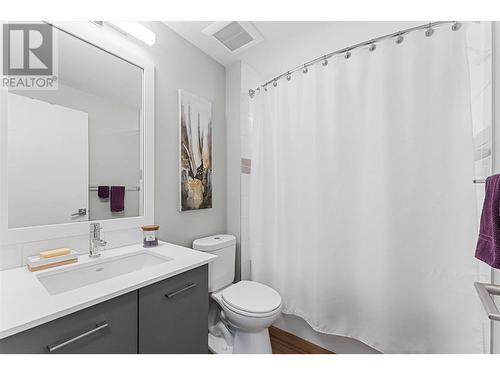 722 Valley Road Unit# 220, Kelowna, BC - Indoor Photo Showing Bathroom