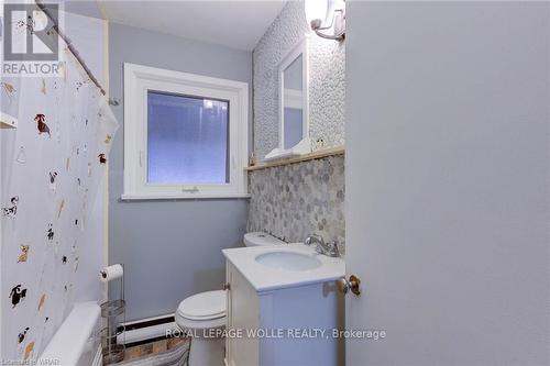 460 Domville St, Wellington North, ON - Indoor Photo Showing Bathroom