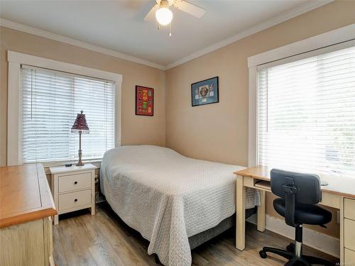 1830 Chestnut St, Victoria, BC - Indoor Photo Showing Bedroom
