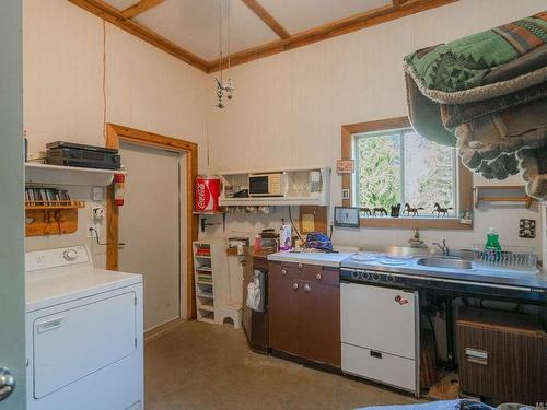 4391 Best Rd, Port Alberni, BC - Indoor Photo Showing Laundry Room