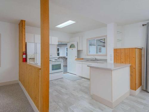 4391 Best Rd, Port Alberni, BC - Indoor Photo Showing Kitchen