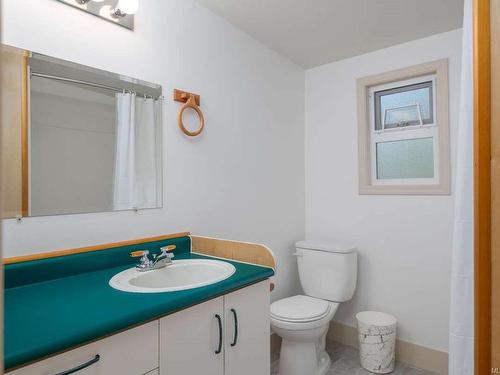 4391 Best Rd, Port Alberni, BC - Indoor Photo Showing Bathroom