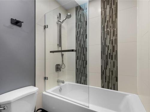 471 Young St, Parksville, BC - Indoor Photo Showing Bathroom