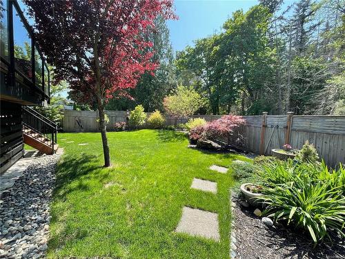 471 Young St, Parksville, BC - Outdoor With Backyard