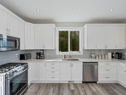 2639 Katy'S Cres, Shawnigan Lake, BC - Indoor Photo Showing Kitchen With Upgraded Kitchen