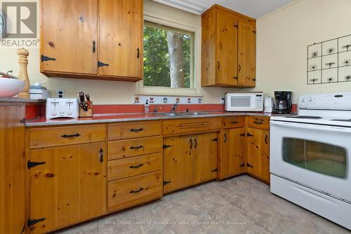 #Lot 3 -1213 Innisfree Rd, Muskoka Lakes, ON - Indoor Photo Showing Kitchen With Double Sink