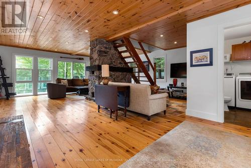 1174 Ashforth Drive, Muskoka Lakes, ON - Indoor Photo Showing Living Room