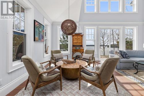 #5 -1019 Bluff Rd, Muskoka Lakes, ON - Indoor Photo Showing Living Room