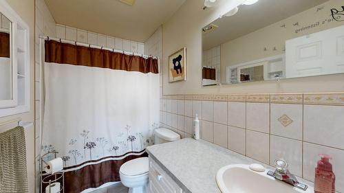 1900 Caldwell Road, Cranbrook, BC - Indoor Photo Showing Bathroom
