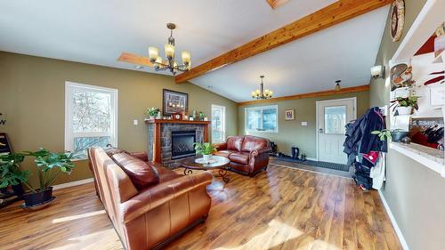 1900 Caldwell Road, Cranbrook, BC - Indoor Photo Showing Living Room With Fireplace