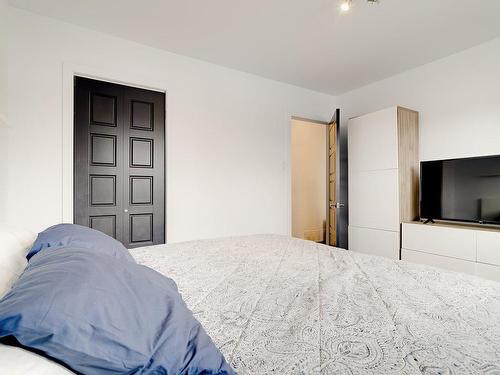 Bedroom - 1315 Rue Balmoral, Longueuil (Saint-Hubert), QC - Indoor Photo Showing Bedroom