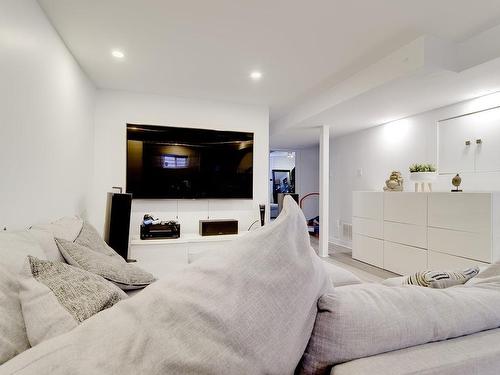 Salle familiale - 1315 Rue Balmoral, Longueuil (Saint-Hubert), QC - Indoor Photo Showing Living Room