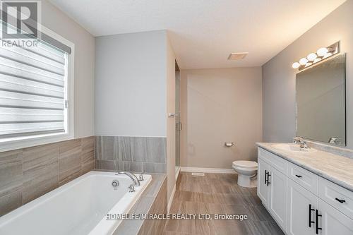 28 Everton Dr, Guelph, ON - Indoor Photo Showing Bathroom