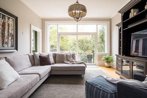 3 Ravenscliffe Avenue, Hamilton, ON - Indoor Photo Showing Living Room