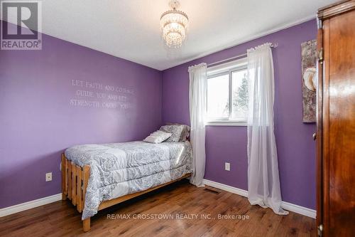 11 Victoria Street E, Innisfil, ON - Indoor Photo Showing Bedroom