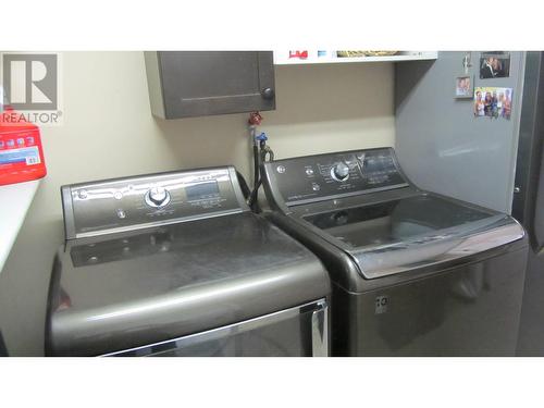 6433 Lynx Road, Forest Grove, BC - Indoor Photo Showing Laundry Room
