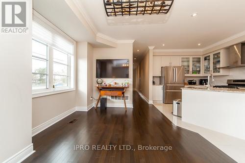 5 Lowther Ave, Richmond Hill, ON - Indoor Photo Showing Kitchen