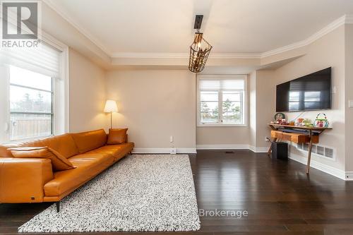 5 Lowther Ave, Richmond Hill, ON - Indoor Photo Showing Living Room