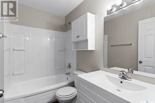 201 6Th Avenue E, Watrous, SK - Indoor Photo Showing Bathroom