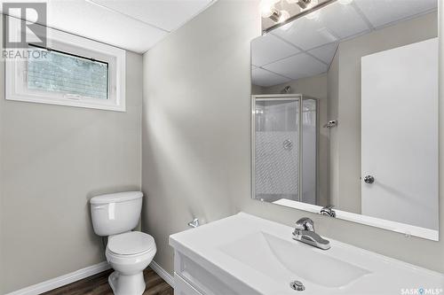 201 6Th Avenue E, Watrous, SK - Indoor Photo Showing Bathroom