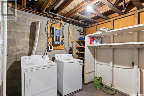 201 6Th Avenue E, Watrous, SK - Indoor Photo Showing Laundry Room
