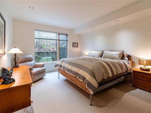 102-851 Verdier Ave, Central Saanich, BC - Indoor Photo Showing Bedroom