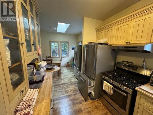 117 7101 Sakinaw Woods Drive, Pender Harbour, BC - Indoor Photo Showing Kitchen