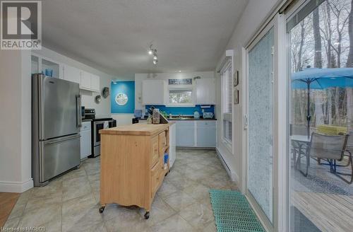 16 Pine Forest Drive, Sauble Beach, ON - Indoor Photo Showing Kitchen