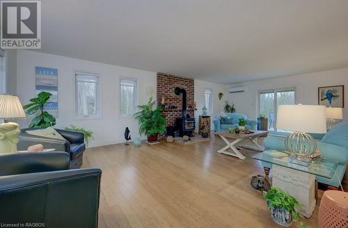 16 Pine Forest Drive, Sauble Beach, ON - Indoor Photo Showing Living Room