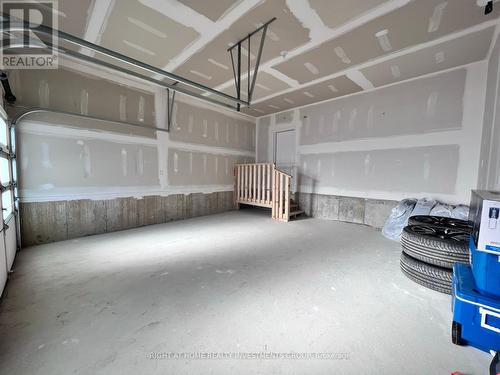 8 Zaba Road, Barrie, ON - Indoor Photo Showing Garage