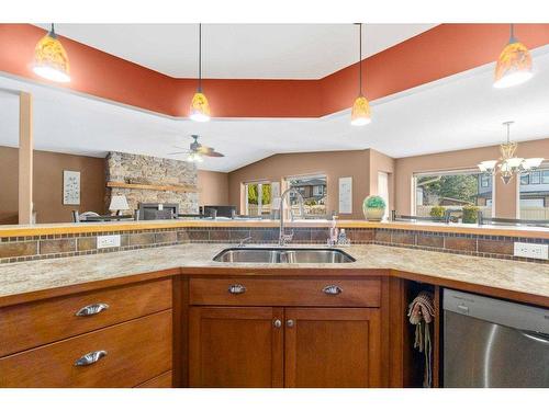 1950 13 Street, Salmon Arm, BC - Indoor Photo Showing Kitchen With Double Sink