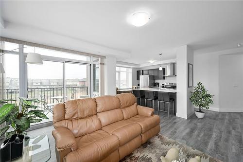1 Redfern Avenue|Unit #221, Hamilton, ON - Indoor Photo Showing Living Room