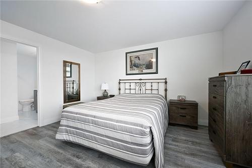 1 Redfern Avenue|Unit #221, Hamilton, ON - Indoor Photo Showing Bedroom